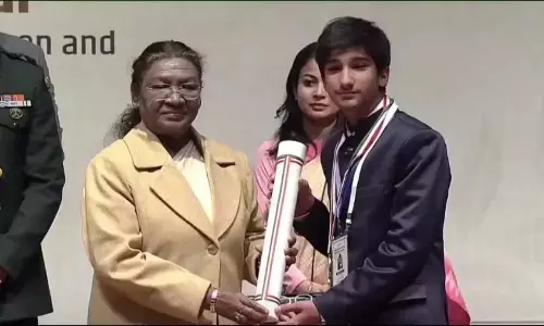 कश्मीरी गायक अयान सज्जाद को PM राष्ट्रीय बाल पुरस्कार पुरस्कार से सम्मानित किया कश्मीरी गायक अयान सज्जाद को PM राष्ट्रीय बाल पुरस्कार पुरस्कार से सम्मानित किया