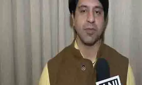 शहजाद पूनावाला ने बेलगावी अधिवेशन में Congress पर विकृत भारतीय मानचित्रों का उपयोग करने का आरोप लगाया