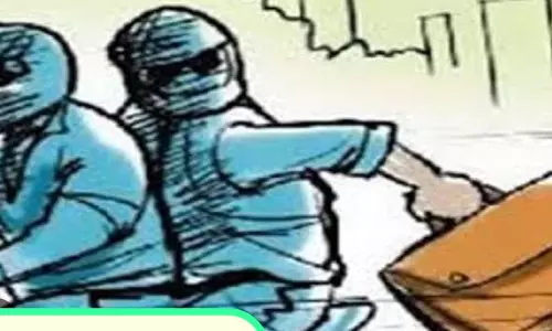 Ranchi: बैंक में पैसा जमा करने जा रहे व्यक्ति से 13 लाख की छिनतई Ranchi: बैंक में पैसा जमा करने जा रहे व्यक्ति से 13 लाख की छिनतई