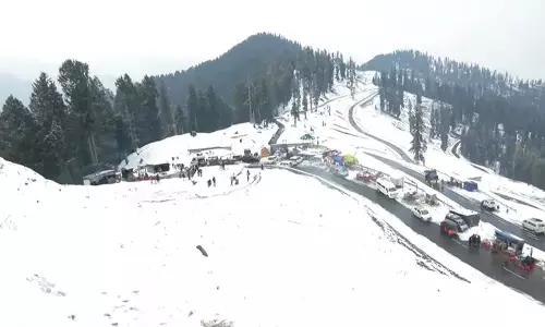 Himachal Pradesh: भारी बर्फबारी के कारण 130 से अधिक सड़कें, 3 राष्ट्रीय राजमार्ग बंद Himachal Pradesh: भारी बर्फबारी के कारण 130 से अधिक सड़कें, 3 राष्ट्रीय राजमार्ग बंद