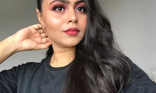 Lifestyle: महिलाएं चमकदार स्किन के लिए इन चीजों से करें हाइड्रा फेशियल