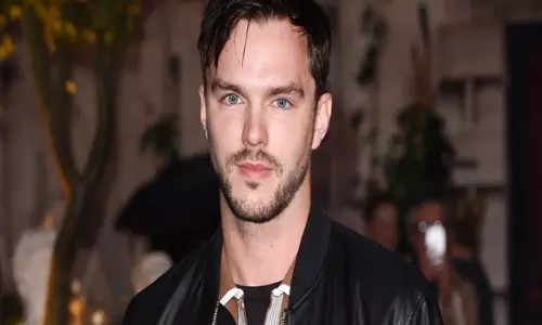 Nicholas Hoult ने नोस्फेरातु की शूटिंग के दौरान डरावने पल को याद किया Nicholas Hoult ने नोस्फेरातु की शूटिंग के दौरान डरावने पल को याद किया