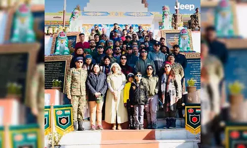 ट्रेलब्लेज़िंग तवांग Arunachal के साहसिक पर्यटन में एक महत्वपूर्ण यात्रा ट्रेलब्लेज़िंग तवांग Arunachal के साहसिक पर्यटन में एक महत्वपूर्ण यात्रा