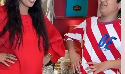 Rupali Ganguly ने बेटे को सिखाया कि कैसे पैपराज़ी के लिए पोज़ दिया जाए