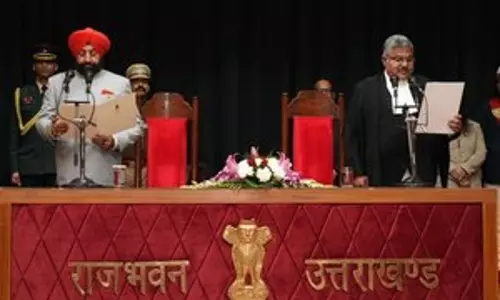न्यायमूर्ति नरेन्द्र जी ने Uttarakhand HC के मुख्य न्यायाधीश के रूप में शपथ ली न्यायमूर्ति नरेन्द्र जी ने Uttarakhand HC के मुख्य न्यायाधीश के रूप में शपथ ली