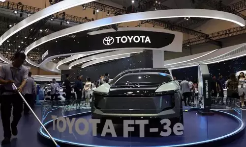बिक्री में वृद्धि के बावजूद Toyota का वैश्विक उत्पादन 10वें महीने भी घटा