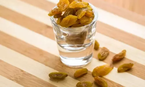 खाली पेट किशमिश वाला पानी पिएं आपकी हड्डियां मजबूत होंगी