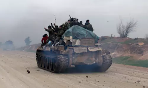 Syria में घात लगाकर किए गए हमले में 14 अंतरिम सरकारी अधिकारी मारे गए Syria में घात लगाकर किए गए हमले में 14 अंतरिम सरकारी अधिकारी मारे गए