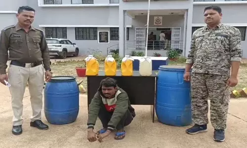 गरियाबंद पुलिस की रेड, महुआ शराब की जब्ती