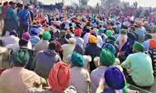 Himachal: कृषि बाज़ार नीति के खिलाफ़ किसानों का विरोध प्रदर्शन Himachal: कृषि बाज़ार नीति के खिलाफ़ किसानों का विरोध प्रदर्शन