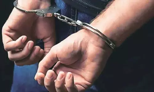 Mumbai में पिस्तौल बेचने आए आरोपी को क्राइम ब्रांच ने किया गिरफ्तार Mumbai में पिस्तौल बेचने आए आरोपी को क्राइम ब्रांच ने किया गिरफ्तार