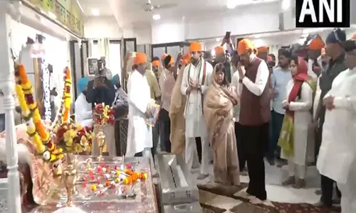 महाराष्ट्र के CM ने वीर बाल दिवस पर मुंबई के गोरेगांव में गुरुद्वारे में प्रार्थना की