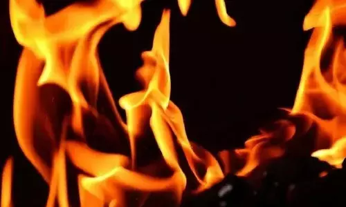 Assam : बोंगाईगांव में आग लगने से तीन घर राख हो गए