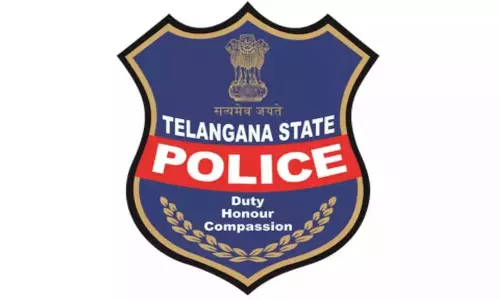 Mobile Phone सिग्नल की मदद से कामारेड्डी पुलिस ने झील से तीन शव निकाले Mobile Phone सिग्नल की मदद से कामारेड्डी पुलिस ने झील से तीन शव निकाले