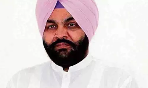 MP Aujla ने खनौरी में डल्लेवाल का दौरा किया MP Aujla ने खनौरी में डल्लेवाल का दौरा किया