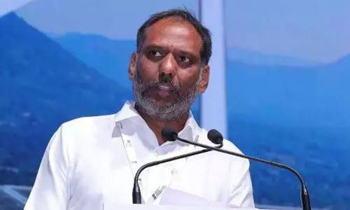AP: मंत्री ने टैरिफ बढ़ोतरी पर जगन के विरोध को पाखंड बताया AP: मंत्री ने टैरिफ बढ़ोतरी पर जगन के विरोध को पाखंड बताया