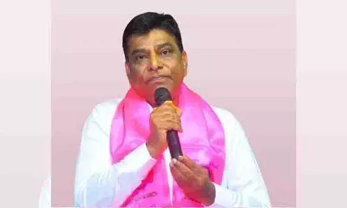 पूर्व MP नामा नागेश्वर राव ने एरोला श्रीनिवास की गिरफ्तारी की निंदा की पूर्व MP नामा नागेश्वर राव ने एरोला श्रीनिवास की गिरफ्तारी की निंदा की