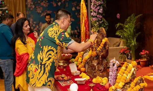 Singapore उच्चायुक्त ने वर्षांत पार्टी में गणपति पूजा की