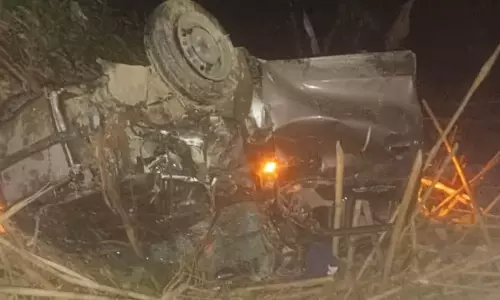 Tripura: जम्पुई हिल्स जाते वक्त गहरी खाई में गिरा वाहन, तीन पर्यटक समेत चार गंभीर रूप से घायल Tripura: जम्पुई हिल्स जाते वक्त गहरी खाई में गिरा वाहन, तीन पर्यटक समेत चार गंभीर रूप से घायल