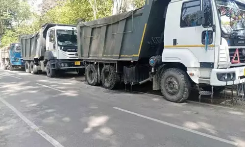 Siliguri में सिक्किम के कचरा ट्रक जब्त किये, बंगाल सरकार से कार्रवाई करने का आग्रह