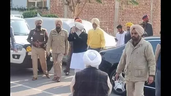 Bathinda: डेरा बीस प्रमुख ने गिन्नी हरिप्रीत सिंह, रखड़ा से मुलाकात की