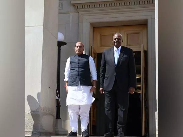 रक्षा मंत्रालय ने अन्य देशों के साथ रक्षा सहयोग के ज़रिए दोस्ती को बढ़ाया रक्षा मंत्रालय ने अन्य देशों के साथ रक्षा सहयोग के ज़रिए दोस्ती को बढ़ाया