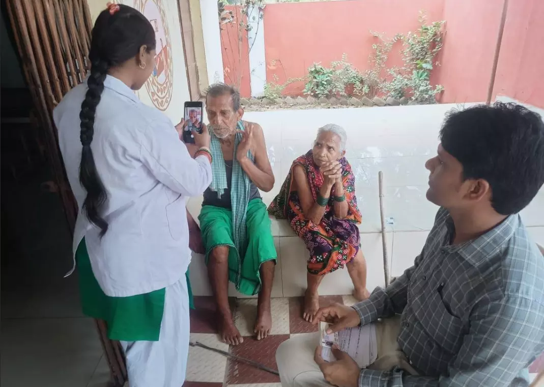 आयुष्मान वय वंदना योजना का कार्ड बनाने जिले में चल रहा अभियान आयुष्मान वय वंदना योजना का कार्ड बनाने जिले में चल रहा अभियान