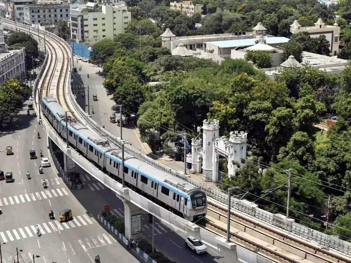 Hyderabad मेट्रो रेल में मनमोहन सिंह की भूमिका