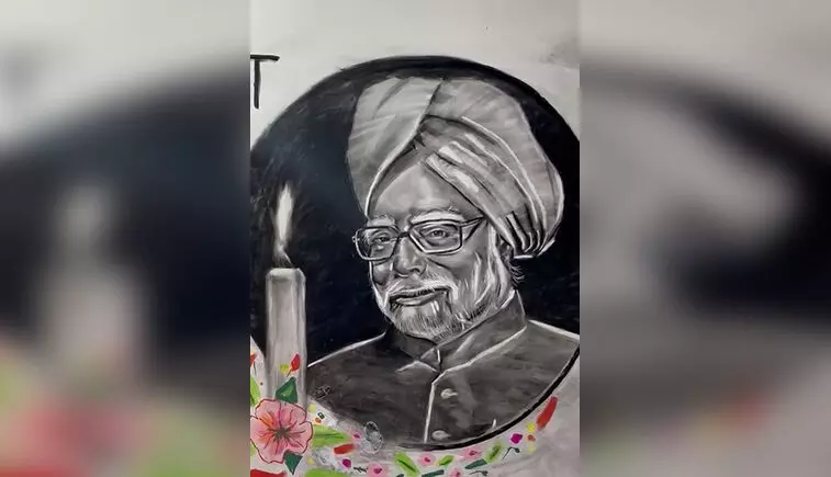 Manmohan Singh: चित्रकार ने कोयले से चित्र बनाकर मनमोहन सिंह को दी श्रद्धांजलि