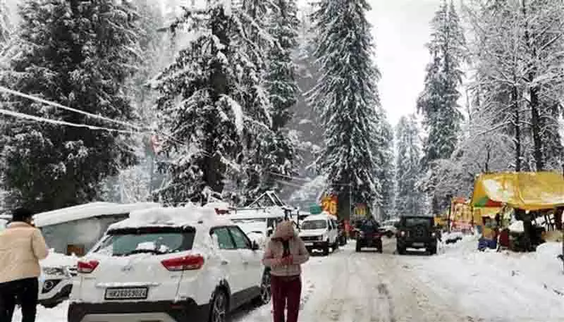 बर्फीली सड़कों पर वाहनों के फिसलने के Videos से होटल व्यवसायी चिंतित बर्फीली सड़कों पर वाहनों के फिसलने के Videos से होटल व्यवसायी चिंतित