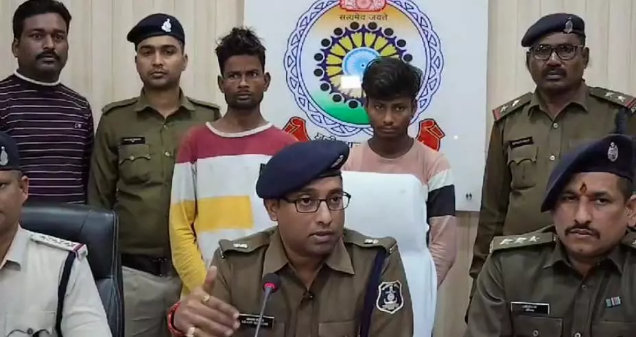 CISF जवान को गोल्ड लोन लेना पड़ा महंगा, ठगी करने वाले 2 अपराधी गिरफ्तार CISF जवान को गोल्ड लोन लेना पड़ा महंगा, ठगी करने वाले 2 अपराधी गिरफ्तार