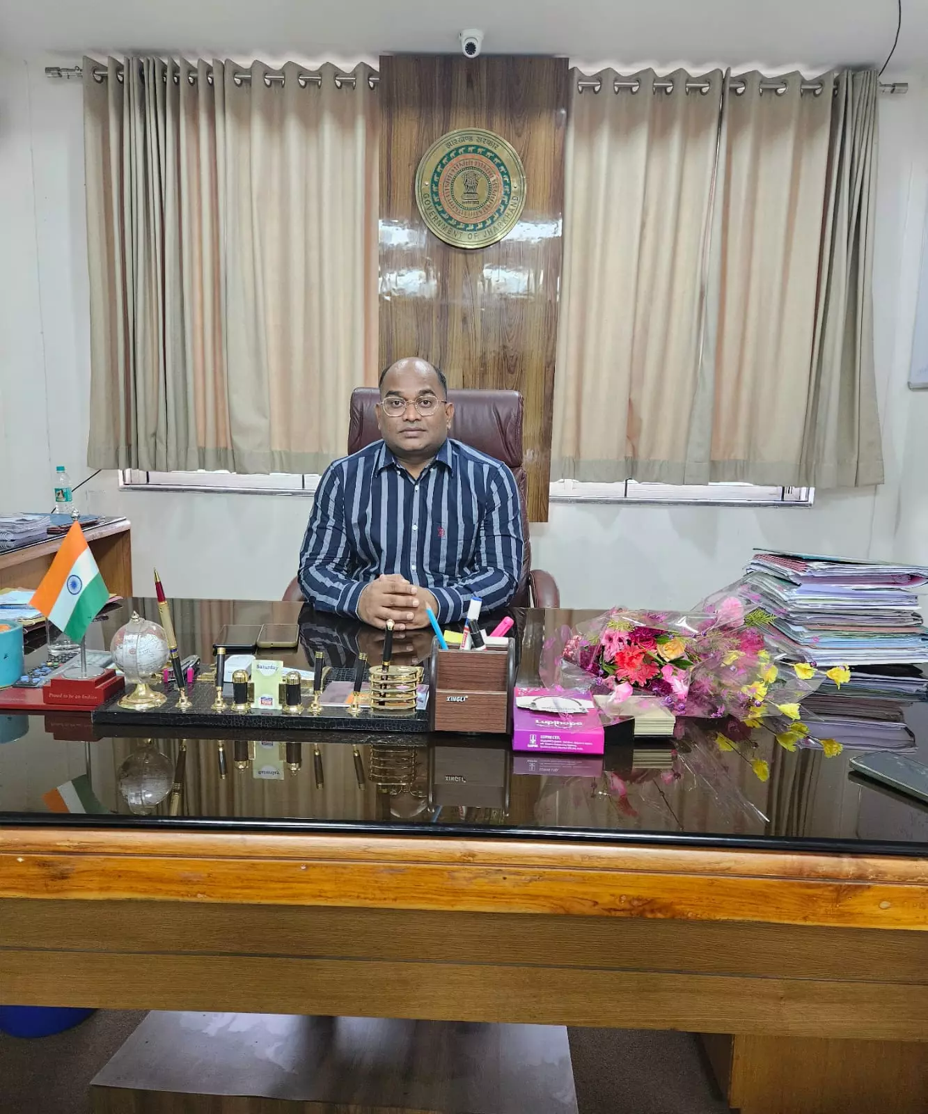 Hazaribagh सदर एसडीओ और उनके परिवार पर पत्नी को जलाने का आरोप, पुलिस से शिकायत Hazaribagh सदर एसडीओ और उनके परिवार पर पत्नी को जलाने का आरोप, पुलिस से शिकायत