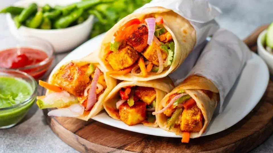 Achari Paneer Roll मिलेगा गजब का टेस्ट