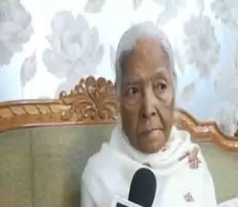 Assam के पूर्व सीएम हितेश्वर सैकिया की पत्नी हेमोप्रोवा सैकिया ने मनमोहन सिंह को किया याद