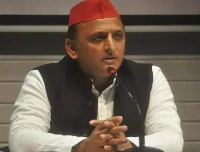 SP ने अखिलेश यादव के खिलाफ की गई टिप्पणी को लेकर शिवसेना नेता संजय निरुपम की आलोचना की