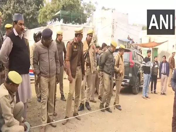 Uttar Pradesh: सुरक्षा बढ़ाने के लिए संभल में जामा मस्जिद के पास नई पुलिस चौकी का निर्माण शुरू