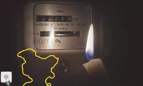 कश्मीर में एटीएंडसी नुकसान में 22% कमी के बावजूद बिजली कटौती जारी कश्मीर में एटीएंडसी नुकसान में 22% कमी के बावजूद बिजली कटौती जारी
