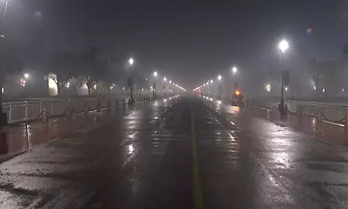 Delhi के लोगों को हल्की बारिश और दृश्यता में कमी के साथ सुबह होने की सूचना मिली Delhi के लोगों को हल्की बारिश और दृश्यता में कमी के साथ सुबह होने की सूचना मिली