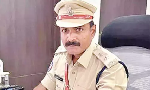 Telangana: साई मनोहर ने माधापुर ट्रैफिक डीसीपी के रूप में कार्यभार संभाला Telangana: साई मनोहर ने माधापुर ट्रैफिक डीसीपी के रूप में कार्यभार संभाला