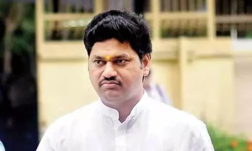 बीड में एनसीपी मंत्री के इस्तीफे की मांग तेज