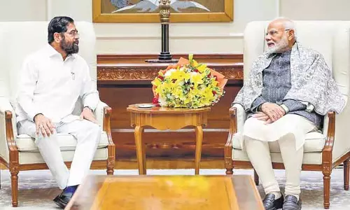 शिंदे ने प्रधानमंत्री से शिष्टाचार भेंट की