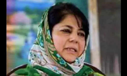 J&K: महबूबा ने प्रदर्शनकारियों पर लाठीचार्ज की निंदा की J&K: महबूबा ने प्रदर्शनकारियों पर लाठीचार्ज की निंदा की