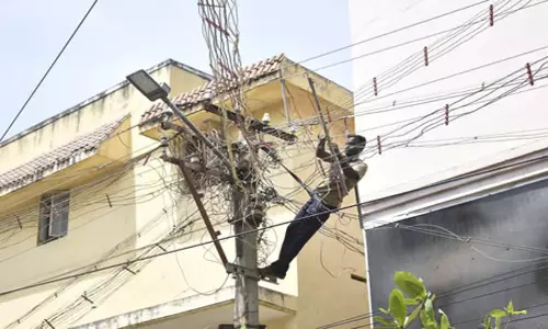 Tamil Nadu: टैंगेडको में वायरमैन की कमी से फील्ड स्टाफ पर दबाव Tamil Nadu: टैंगेडको में वायरमैन की कमी से फील्ड स्टाफ पर दबाव