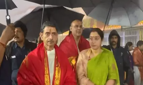 Tamil Nadu के राज्यपाल आरएन रवि ने तिरुपति बालाजी मंदिर का दौरा किया Tamil Nadu के राज्यपाल आरएन रवि ने तिरुपति बालाजी मंदिर का दौरा किया
