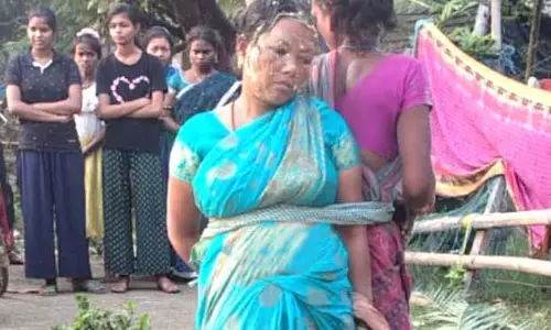 ग्रामीणों ने ‘धर्मांतरण’ के प्रयास में 3 लोगों को पेड़ों से बांध दिया ग्रामीणों ने ‘धर्मांतरण’ के प्रयास में 3 लोगों को पेड़ों से बांध दिया