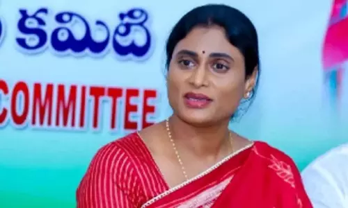 Andhra: पीसीसी प्रमुख ने प्रधानमंत्री पर विशाखा स्टील पर झूठ बोलने का आरोप लगाया Andhra: पीसीसी प्रमुख ने प्रधानमंत्री पर विशाखा स्टील पर झूठ बोलने का आरोप लगाया