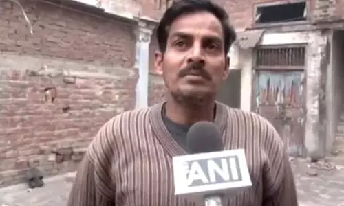 Amritsar: पूर्व प्रधानमंत्री मनमोहन सिंह के आवास पर स्थानीय लोगों ने उनके निधन पर शोक जताया Amritsar: पूर्व प्रधानमंत्री मनमोहन सिंह के आवास पर स्थानीय लोगों ने उनके निधन पर शोक जताया