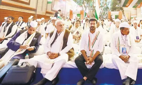 सीएम रेवंत रेड्डी ने जाति जनगणना पर प्रस्ताव रखा, CWC ने प्रस्ताव पारित किया