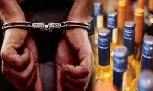 Poonch में अवैध शराब की 12 बोतल के साथ तस्कर गिरफ्तार Poonch में अवैध शराब की 12 बोतल के साथ तस्कर गिरफ्तार