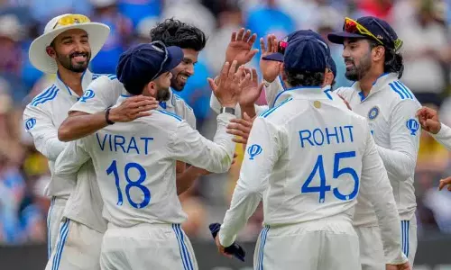 भारतीय क्रिकेट टीम ने मनमोहन सिंह की याद में काली पट्टी बांधी भारतीय क्रिकेट टीम ने मनमोहन सिंह की याद में काली पट्टी बांधी